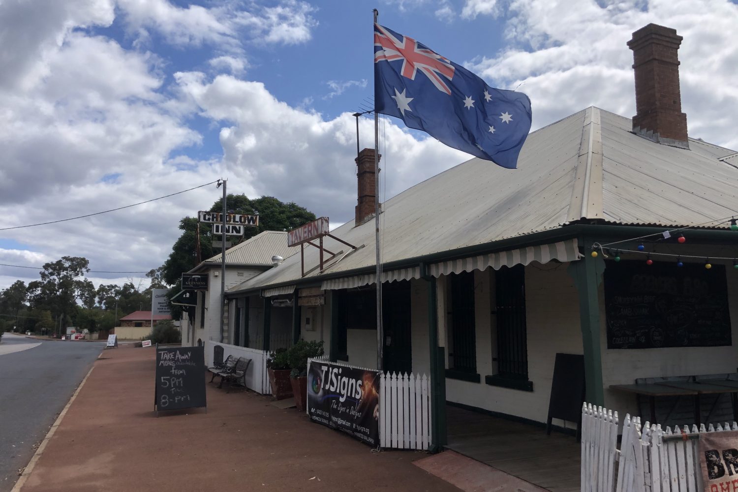 The original Chidlow Tavern with a large Australian flag flying from a flag pole on the roof on the original Sunday Session tour